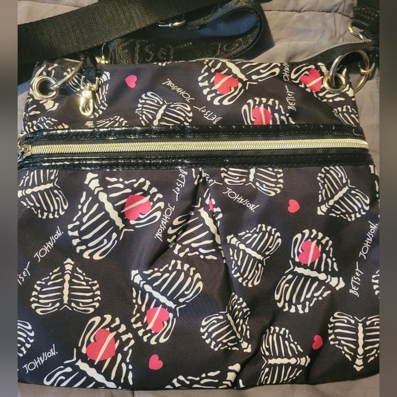 Betsey Johnson Heart Skips A Beat Crossbody Skeletons Hearts - Picture 2 of 5